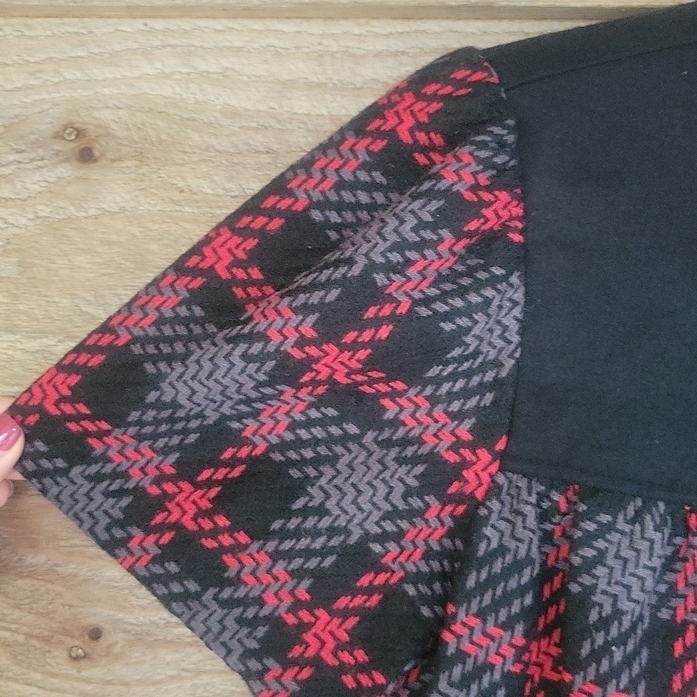Badgley Mischka Gray, Black, and Red Plaid Short Sleeve Coat - Picture 2 of 6